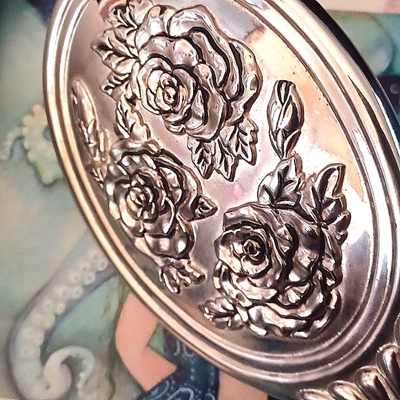 Antique silver rose embellished handheld mirror - Picture 5 of 6